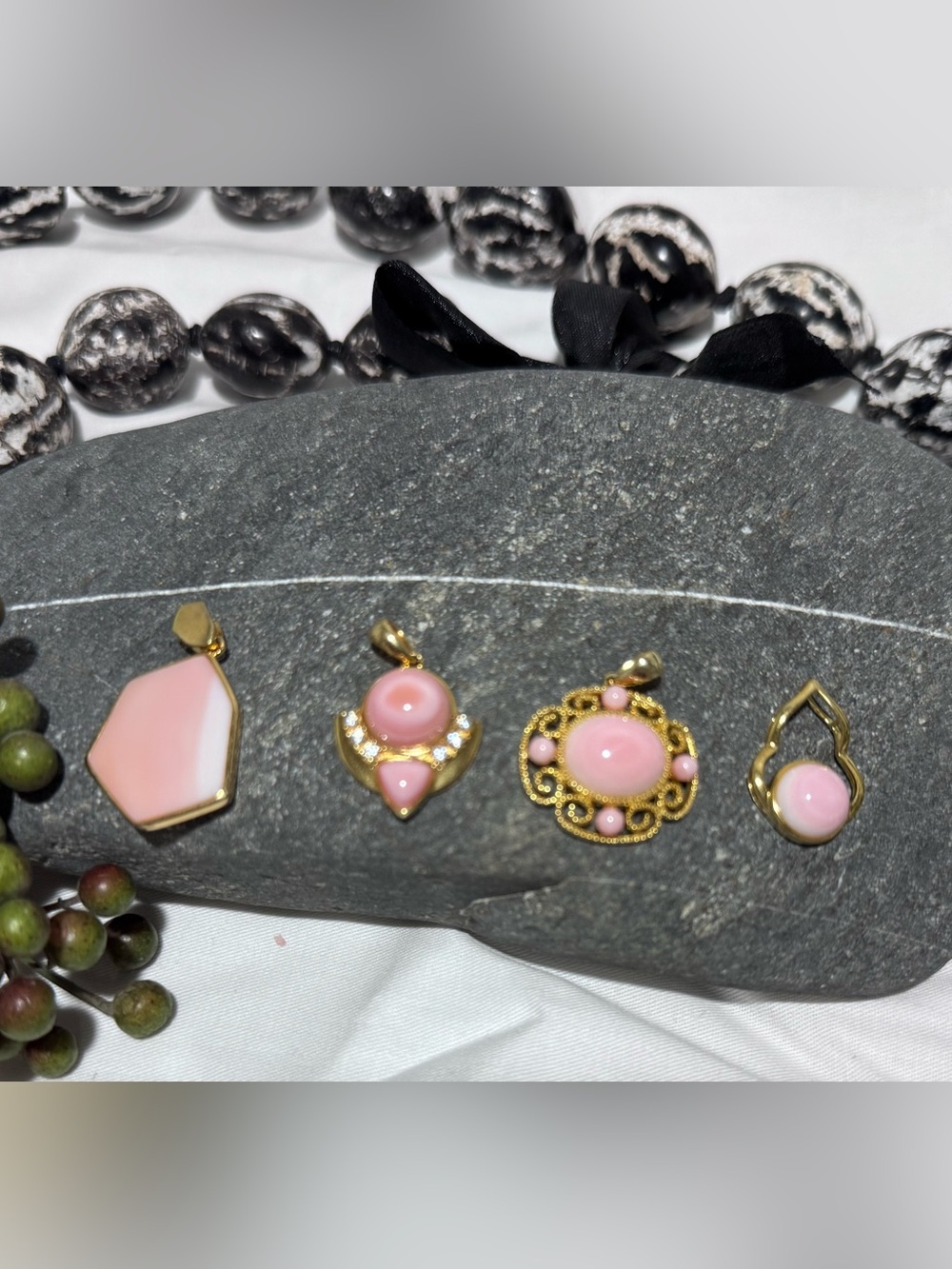 Pinch Conch Shell Pendant Set